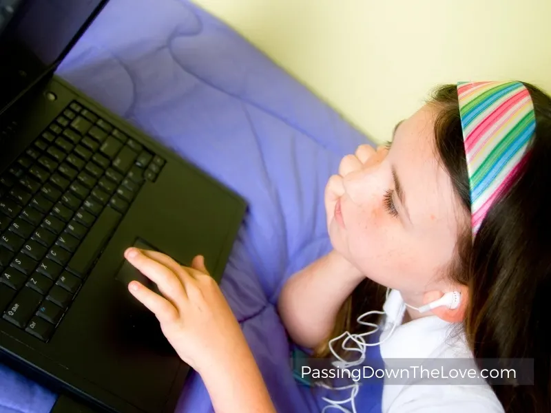 girl on computer