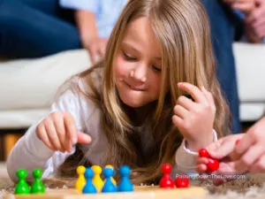 girl play board game